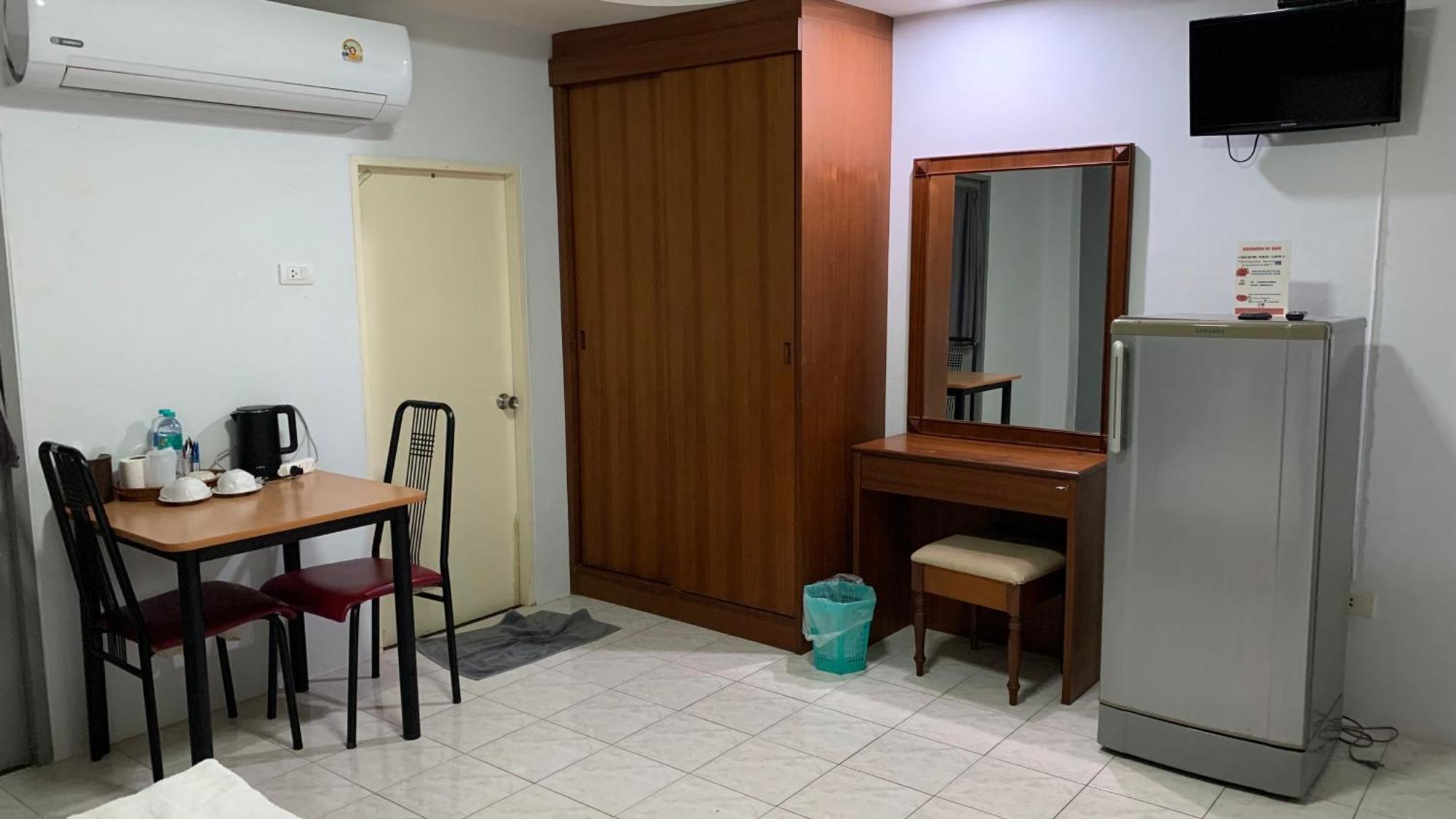Kamalaburi Guesthouse Buitenkant foto